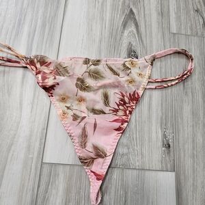 Nwot Womens Ya Vstring Sz M